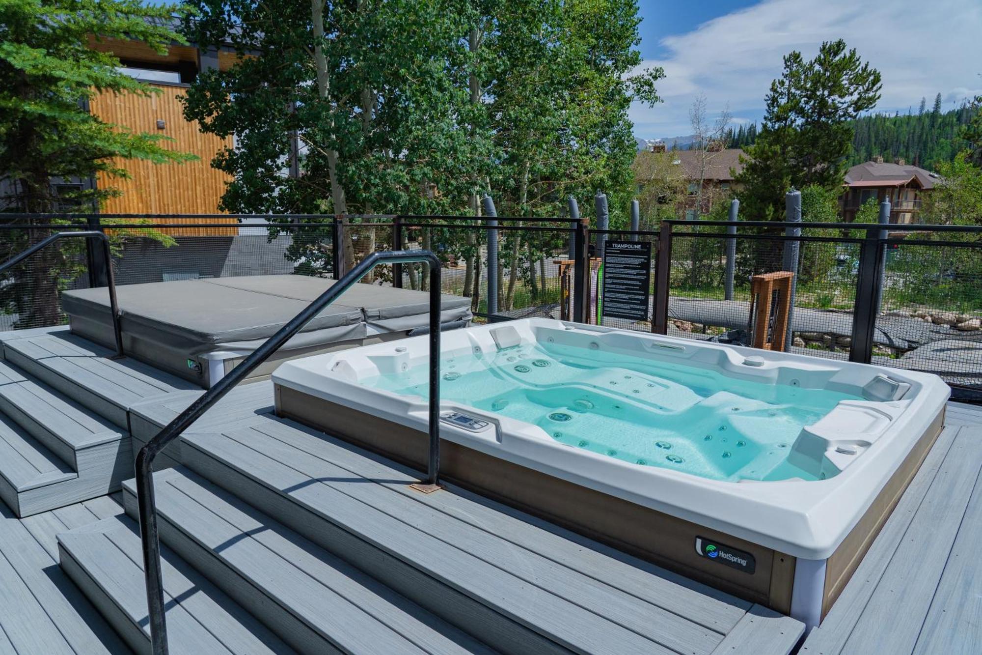 Gravity Haus Winter Park Hotel Bagian luar foto