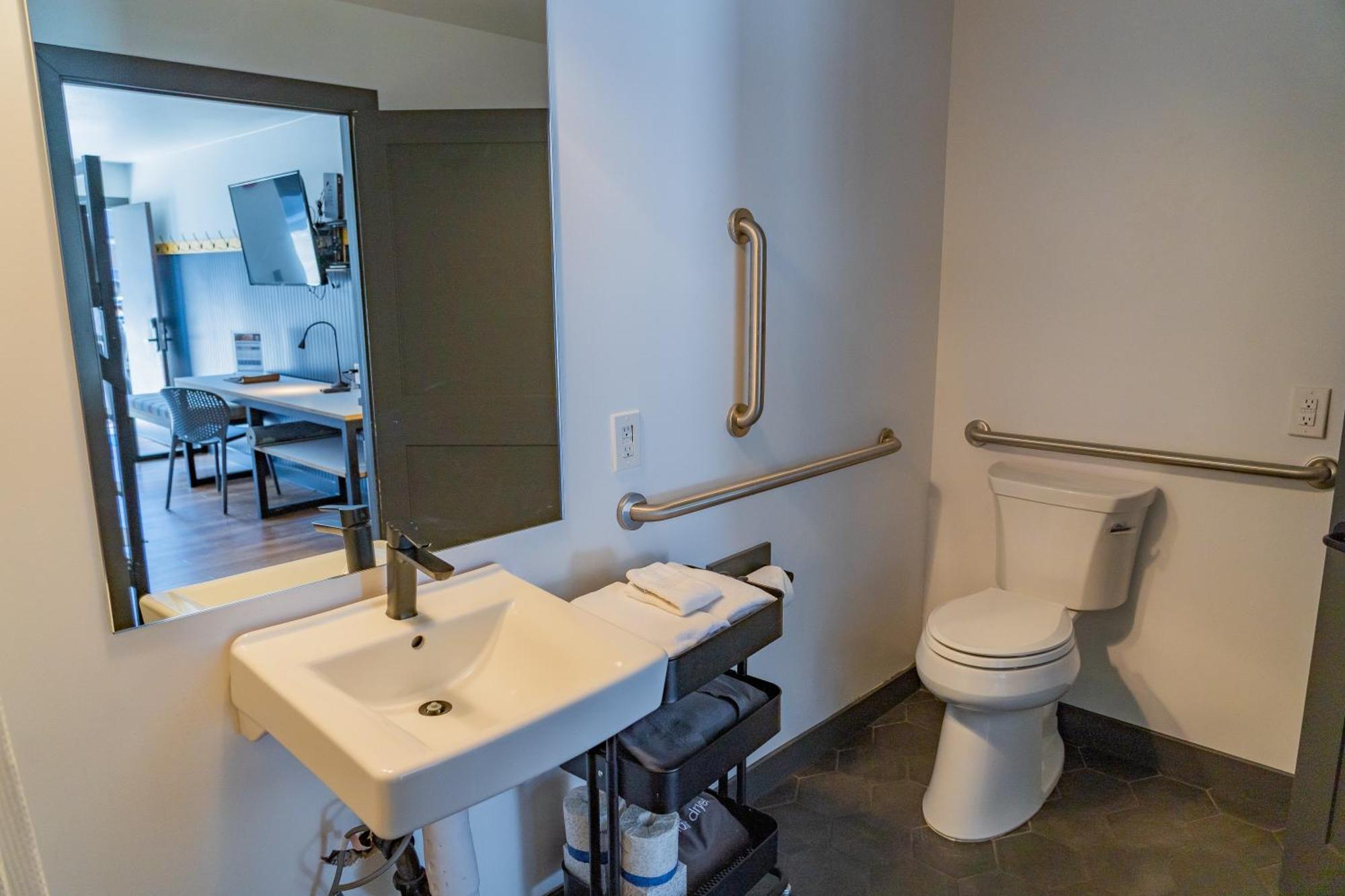 Gravity Haus Winter Park Hotel Bagian luar foto
