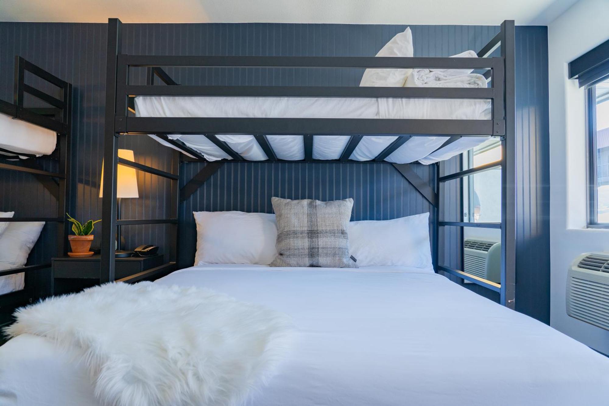 Gravity Haus Winter Park Hotel Bagian luar foto